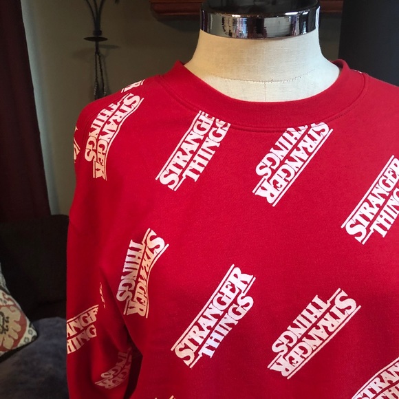 Stranger Things Red Pullover *RARE* - Picture 4 of 6